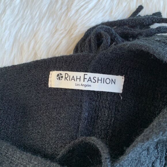 New Raih Black Fringe‎ Poncho - Picture 7 of 7